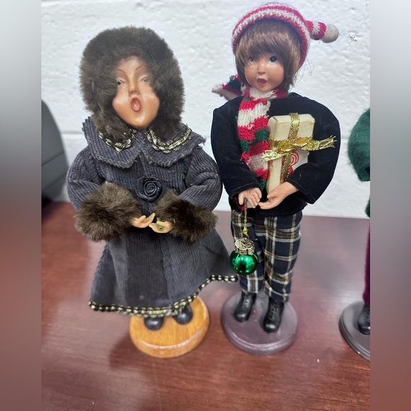 Vintage Christmas Carolers Figurine, Lot of 5 - Picture 2 of 5